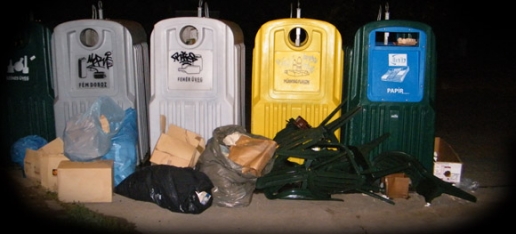 illegális szemétlerakó a szelektív hulladékgyűjtő szigetnél